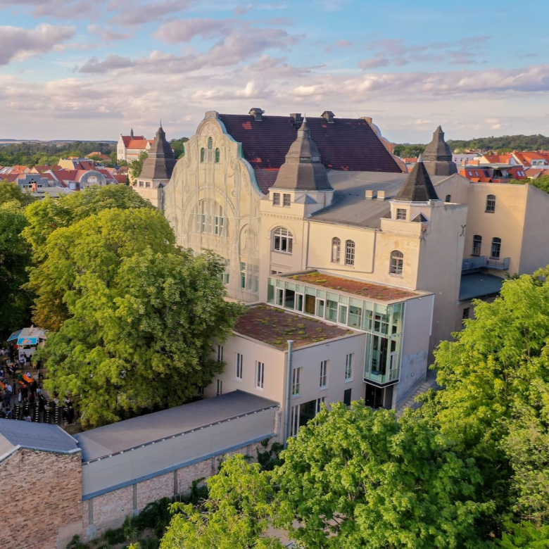 VOLKSPARK HALLE